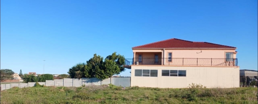 5 Bedroom Property for Sale in Bluewater Bay Eastern Cape